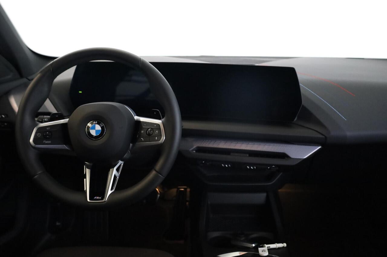 BMW 1-SERIE 120 | M Sportpakket Pro | Premium Pack | Panorama Dak | Trekhaak