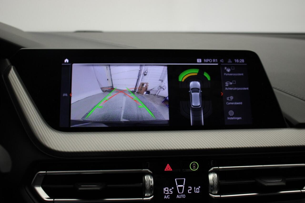 BMW 1-SERIE 118i Business Edition - Carplay, Camera, Leer, Cruise