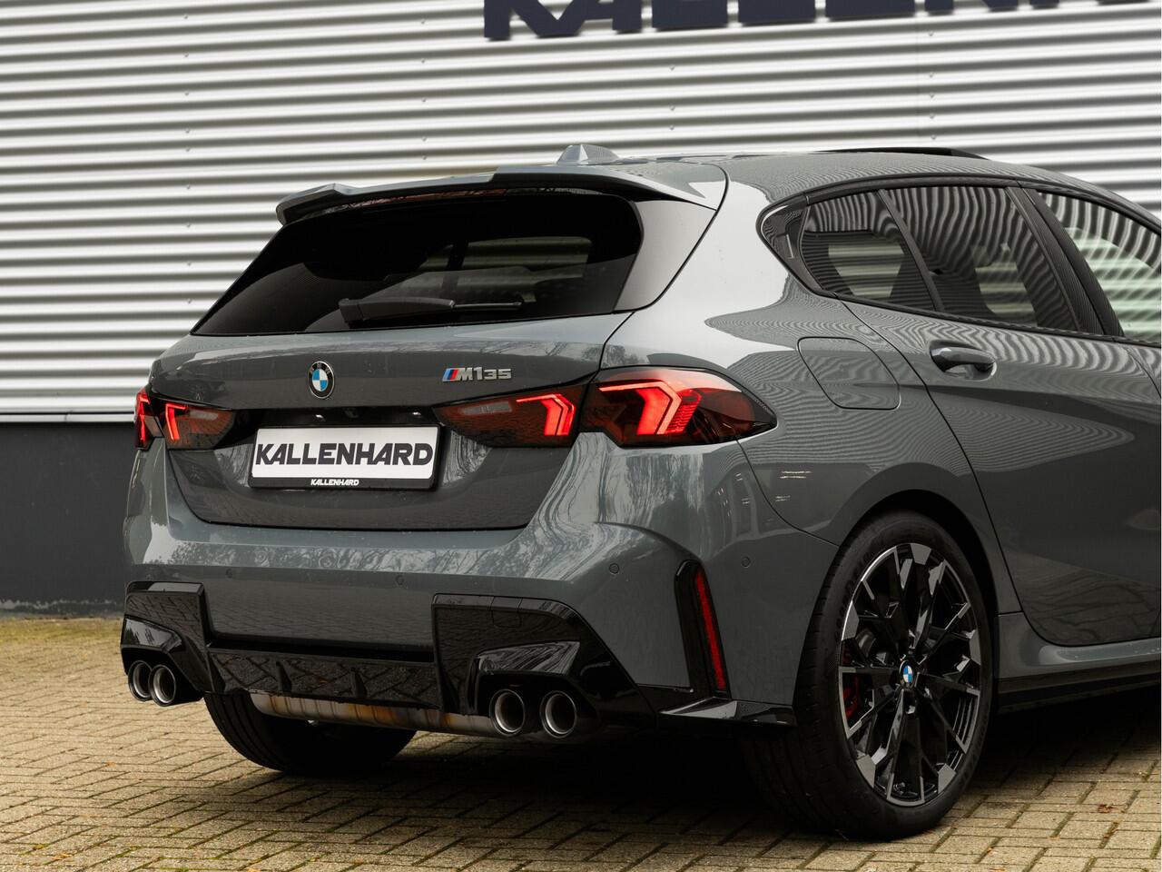 BMW 1-SERIE M135 xDrive M-Sport Pro - Pano - Harman Kardon - Driving Ass Plus