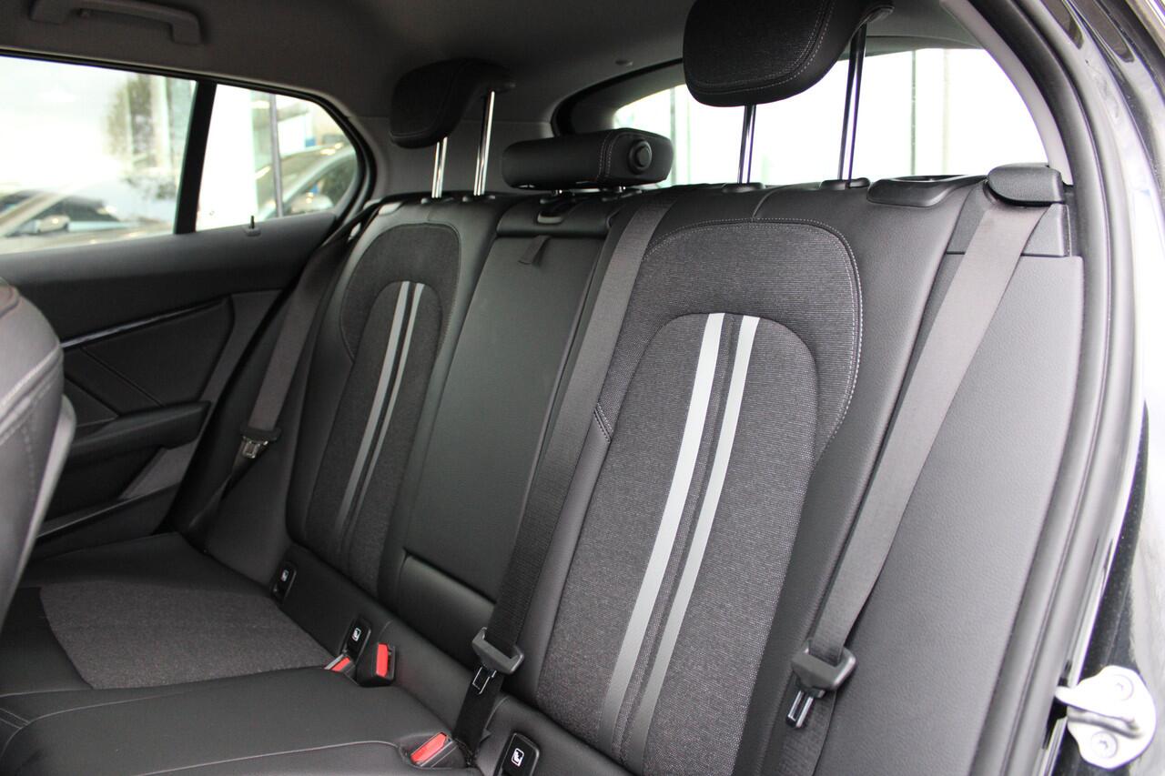 BMW 1-SERIE 118i Sport Line Automaat / Sportstoelen / Head-Up / Stoelverwarming / LED / Live Cockpit Professional