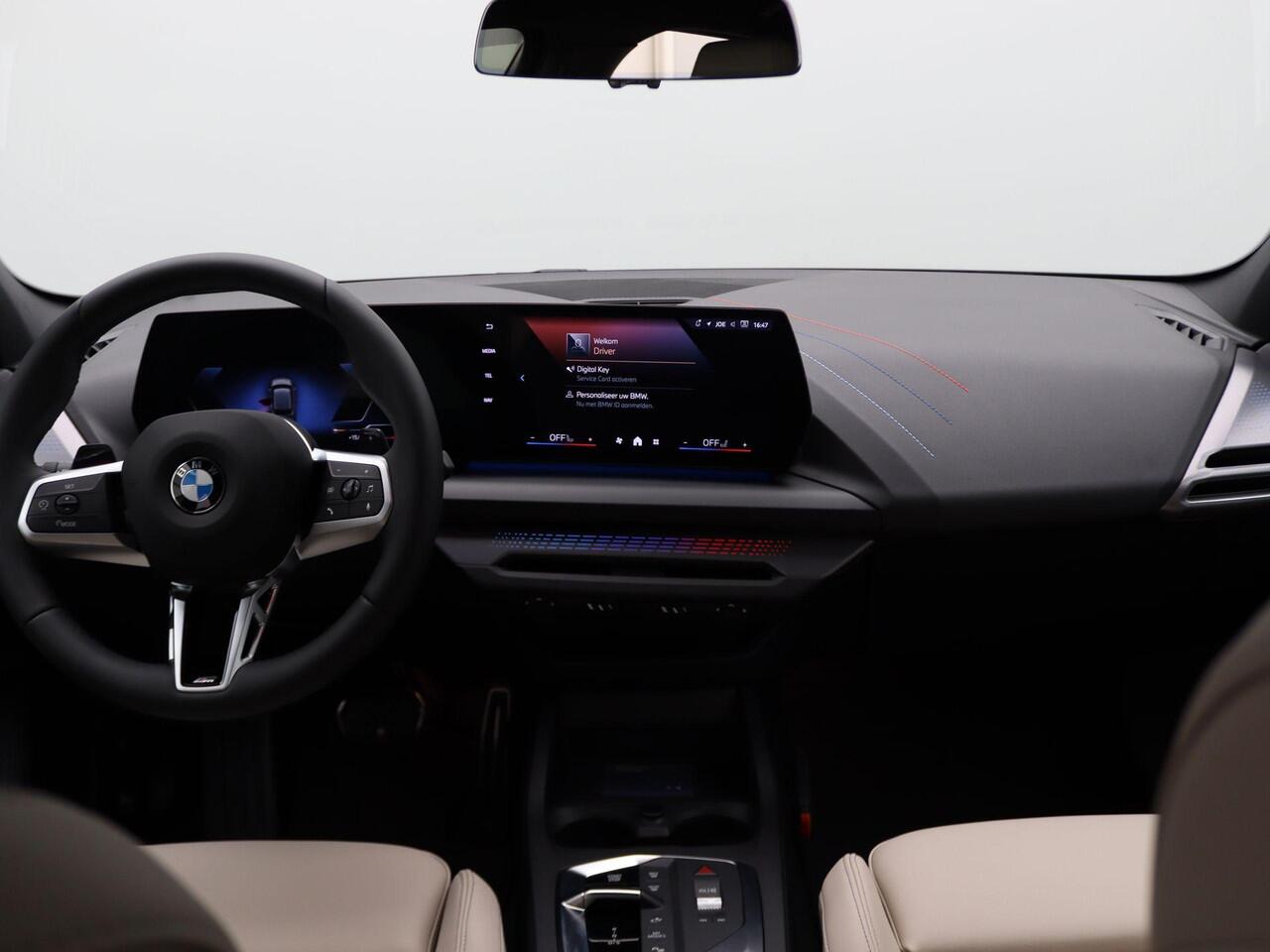 BMW 1-SERIE 120 M Sportpakket Pro | Premium Pack | Comfort Access | Achteruitrijcamera | Driving Assistant | Parking Assistant | Harman Kardon | 19''