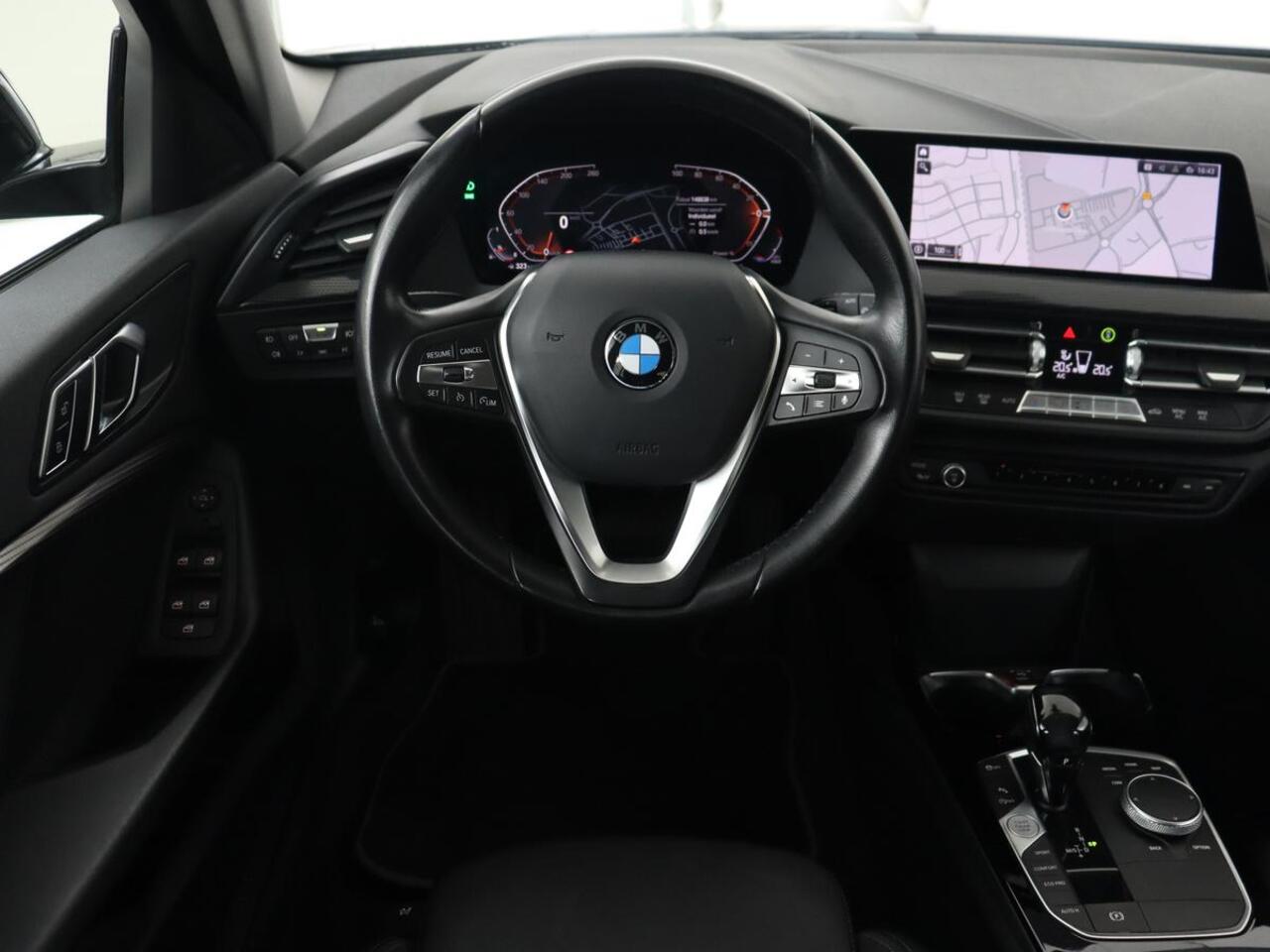 BMW 1-SERIE 118i Executive | Sport Line | Carplay | Sportstoelen | Full LED | Live Cockpit | Navigatie | Climate control | Parkeerhulp | Cruise control