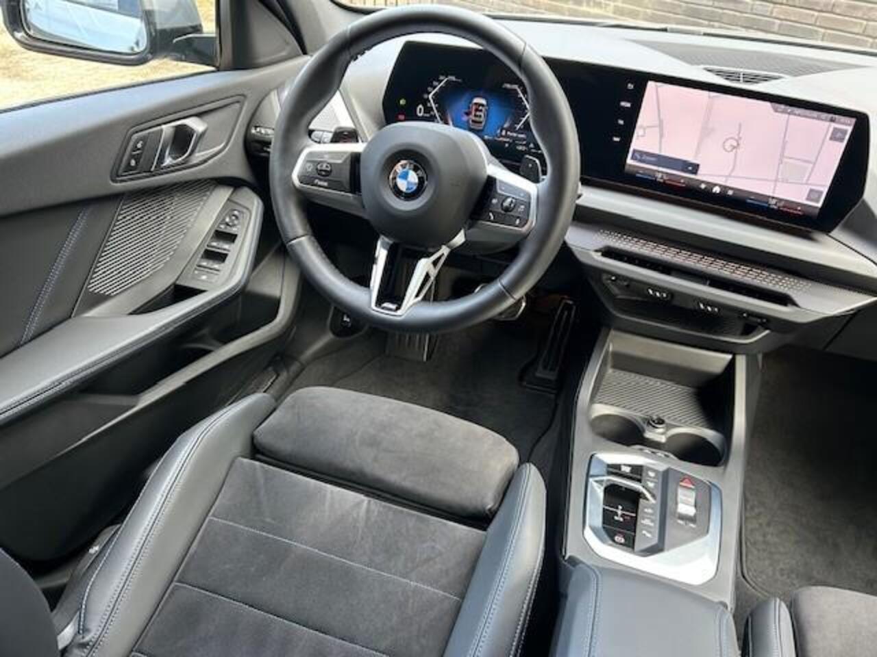 BMW 1-SERIE 120 M-Sport Design Edition l Sfeer Verlichting l Stoelverwarming l Apple Carplay l