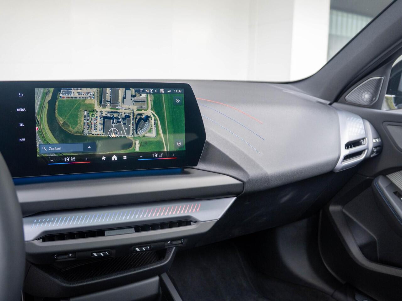 BMW 1-SERIE 120 | M Sportpakket Pro | Premium Pack | Verwarmd Stuurwiel | Comfort Access | Achteruitrijcamera | Panoramadak | Isofix | Stoelverwarming | Harman-Kardon | Parking Assistant | 19'' | Ekris Selection