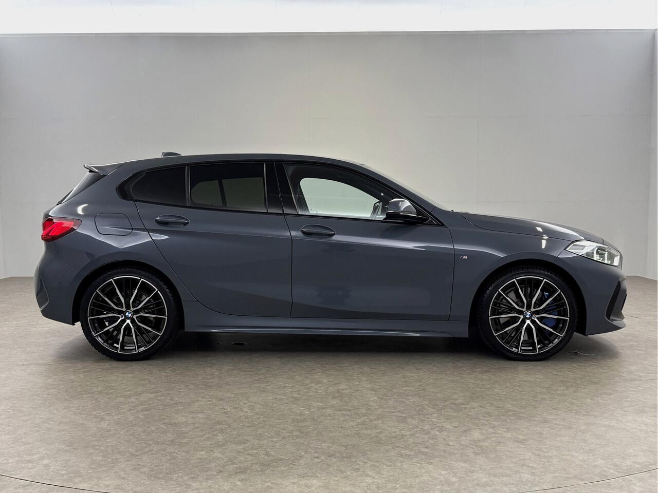 BMW 1-SERIE 118i M-Sport | Virtual | Camera | LED | Carplay | Stoel/Stuurverw. | Kuipstoelen | NAP