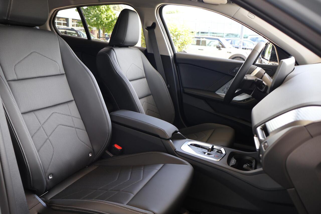 BMW 1-SERIE 120 M Sport Design Edition | Premium Pack | Voorstoelen Verwarmd | Stuurwiel Verwarmd