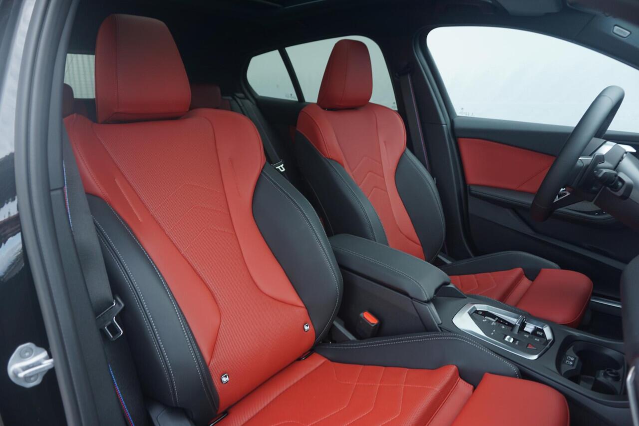 BMW 1-SERIE 5-deurs 120 M Sportpakket Pro 19'' / Harman Kardon / Panoramadak / Comfort Acces