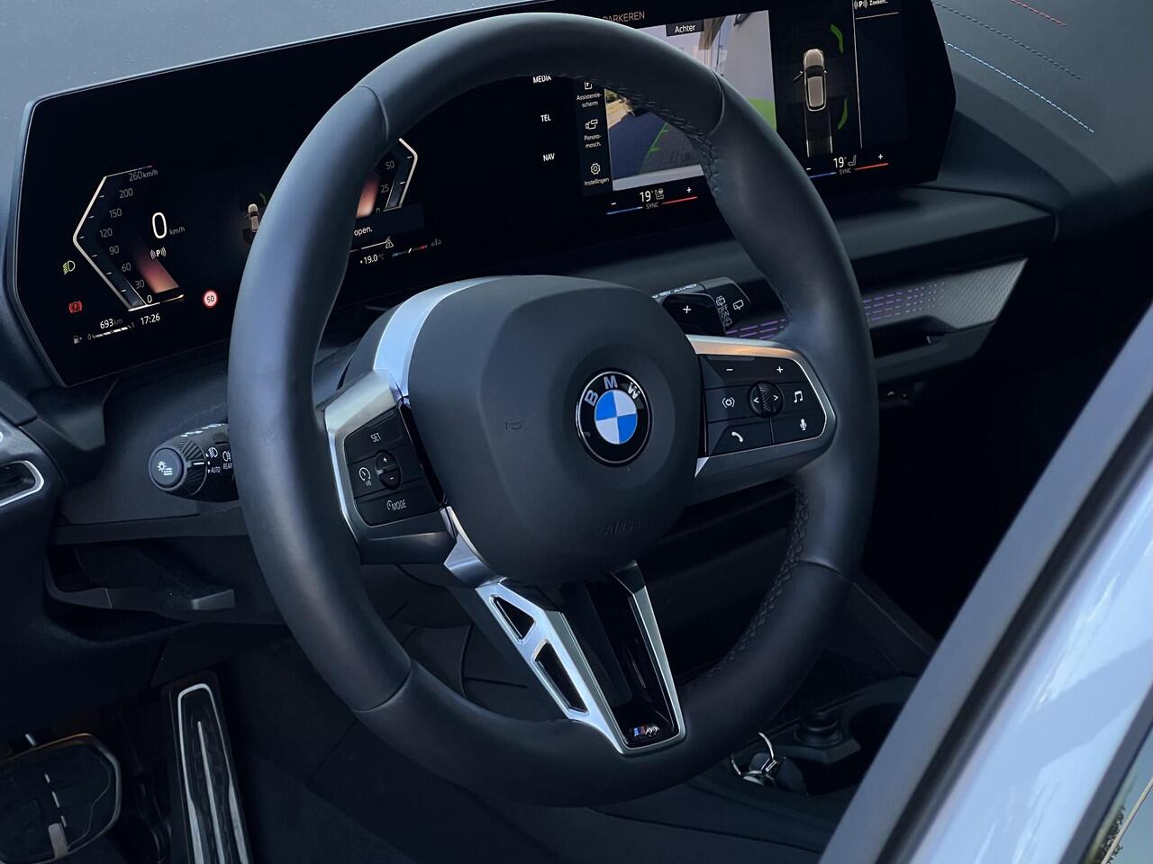 BMW 1-SERIE 120 5-deurs | M Sportpakket Pro | Pano | Premium Pack | Ekris Selection