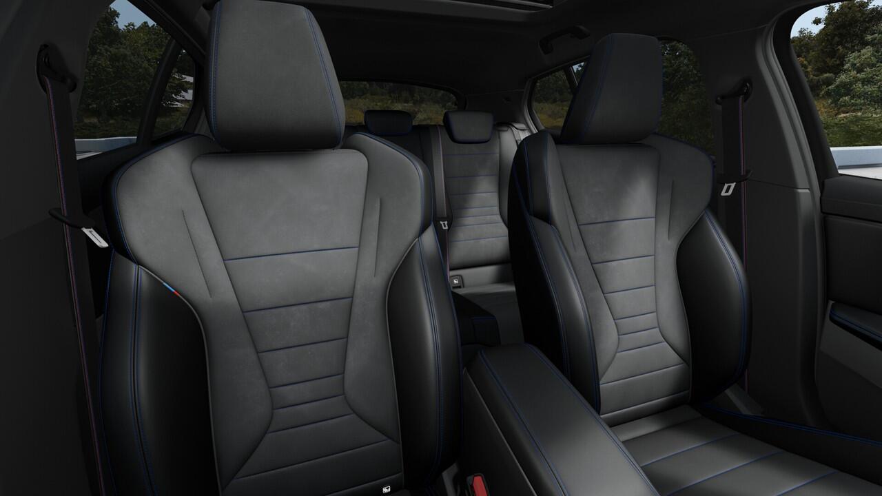 BMW 1-SERIE 120 M Sport Automaat / Panoramadak / Sportstoelen / Achteruitrijcamera / Adaptieve LED / M Adaptief onderstel / Parking Assistant / Stoelverwarming