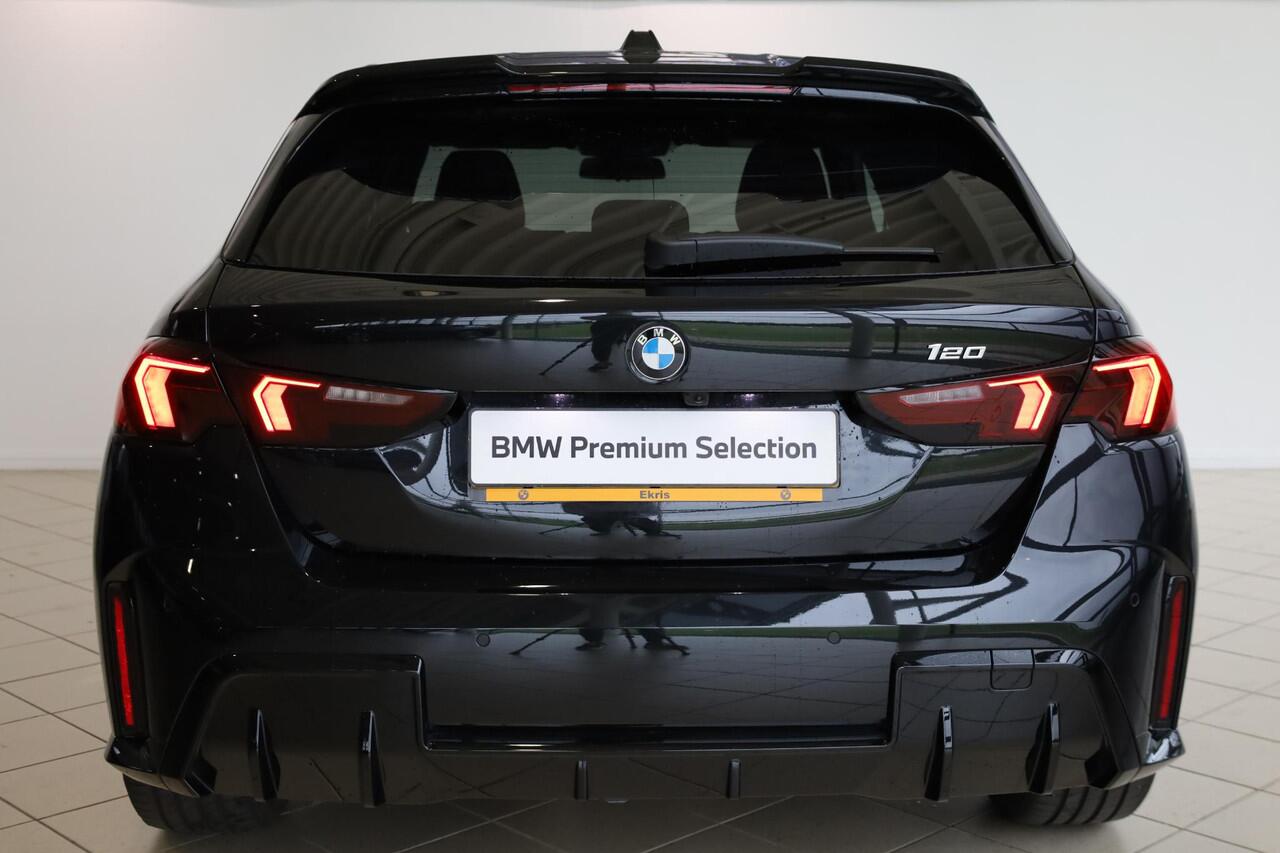 BMW 1-SERIE 120 | M Sportpakket Pro | Premium Pack | Panorama Dak | Trekhaak