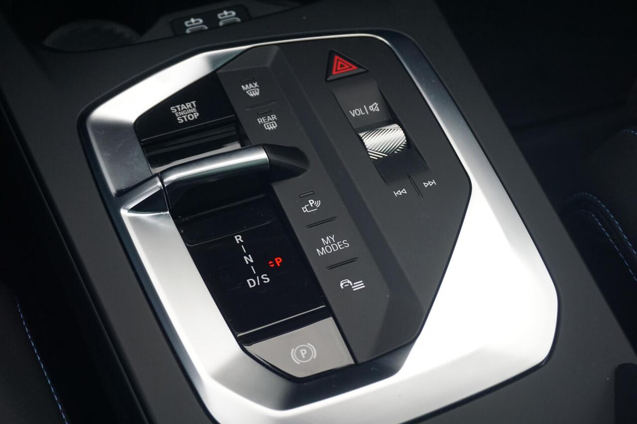 BMW 1-SERIE 123 xDrive M Sport Pro | Panoramadak / Head-up / Harman Kardon / Elektrische Stoelen met geheugen / Rondomzicht camera / Cruise control adaptief