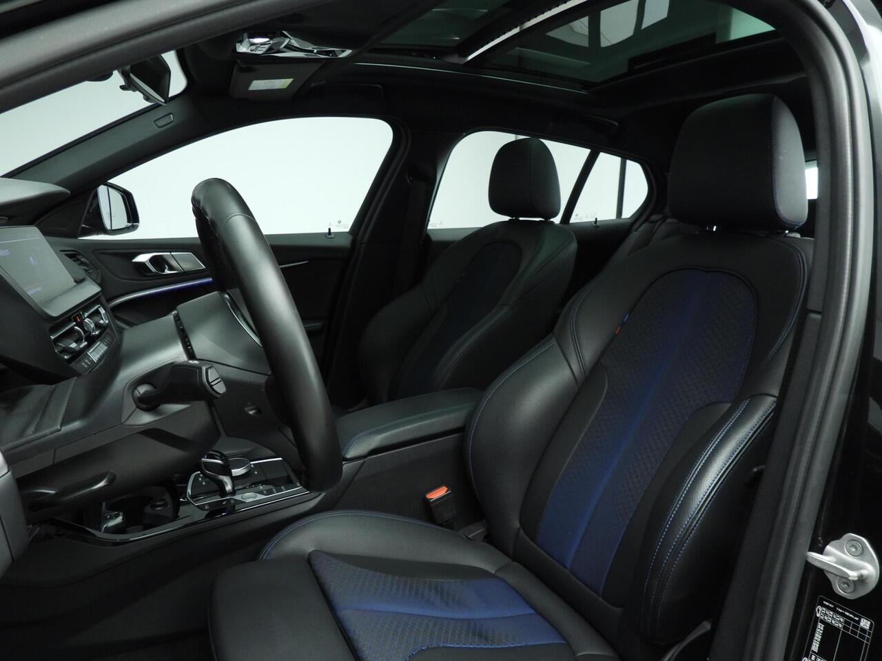 BMW 1-SERIE 5-deurs 118i | M-Sportpakket | LED | Navigatie | Schuifdak | Sportstoelen | DAB | Hifi speakers | Alu 18 inch