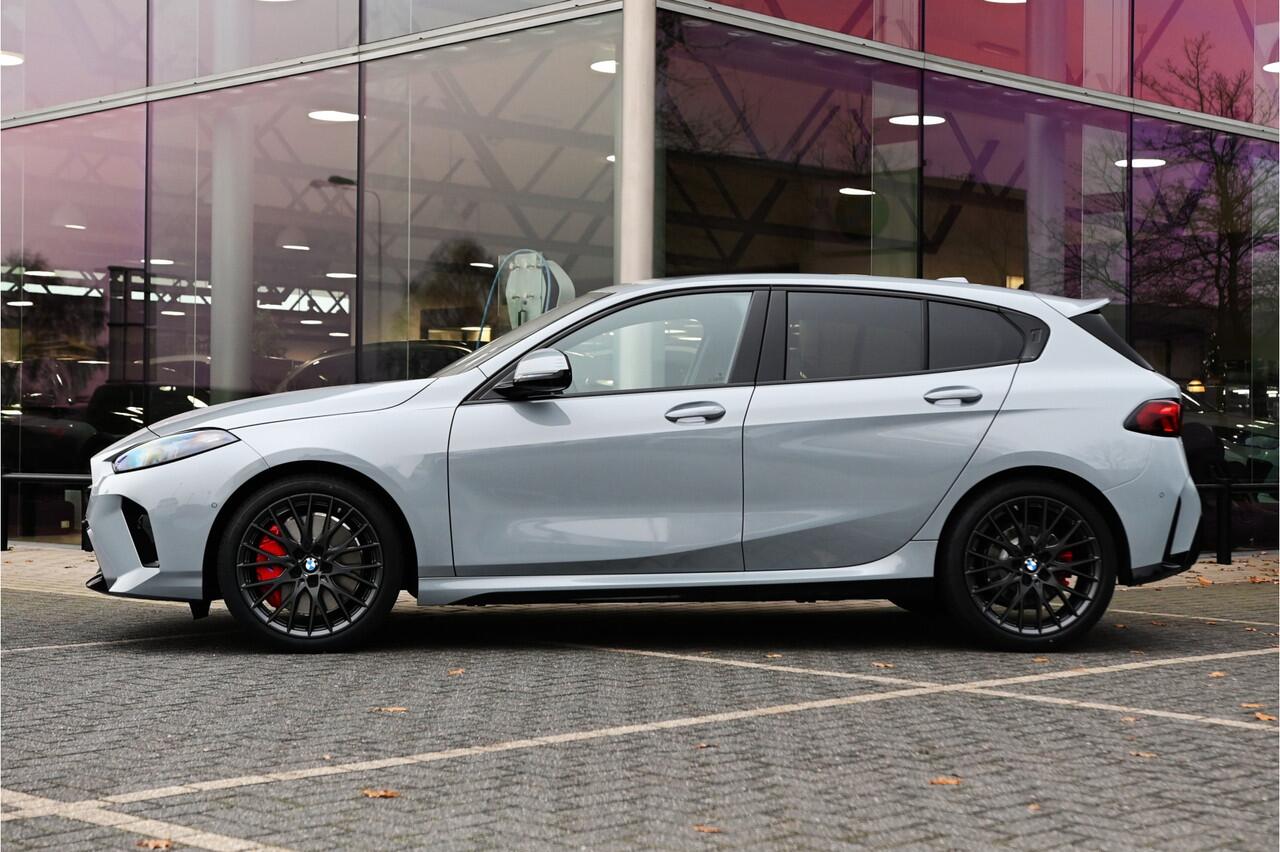 BMW 1-SERIE 120 High Executive M Sport Automaat / Sportstoelen / Adaptieve LED / Head-Up / M Adaptief onderstel / Parking Assistant Plus / Comfort Access