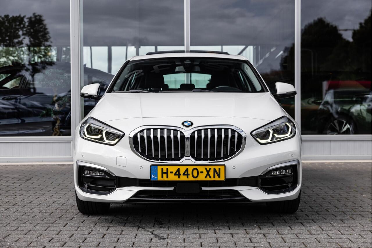 BMW 1-SERIE 118i High Executive Edition | Pano | Camera