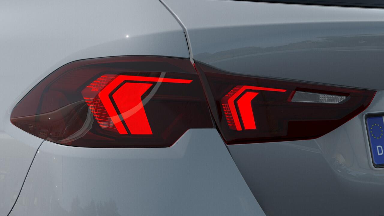 BMW 1-SERIE 120 M Sport Automaat / Panoramadak / Sportstoelen / Achteruitrijcamera / Adaptieve LED / M Adaptief onderstel / Parking Assistant / Stoelverwarming