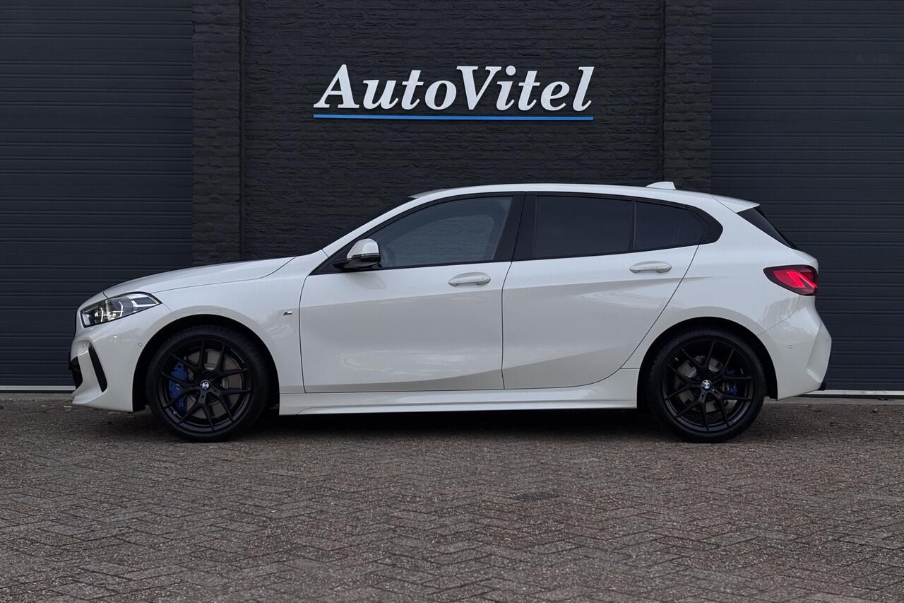 BMW 1-SERIE 118i M-sport | Panodak | M-Kuipstoelen | M-performance Wheels | Stoel+Stuurverwarming | Comfort Access | Trekhaak