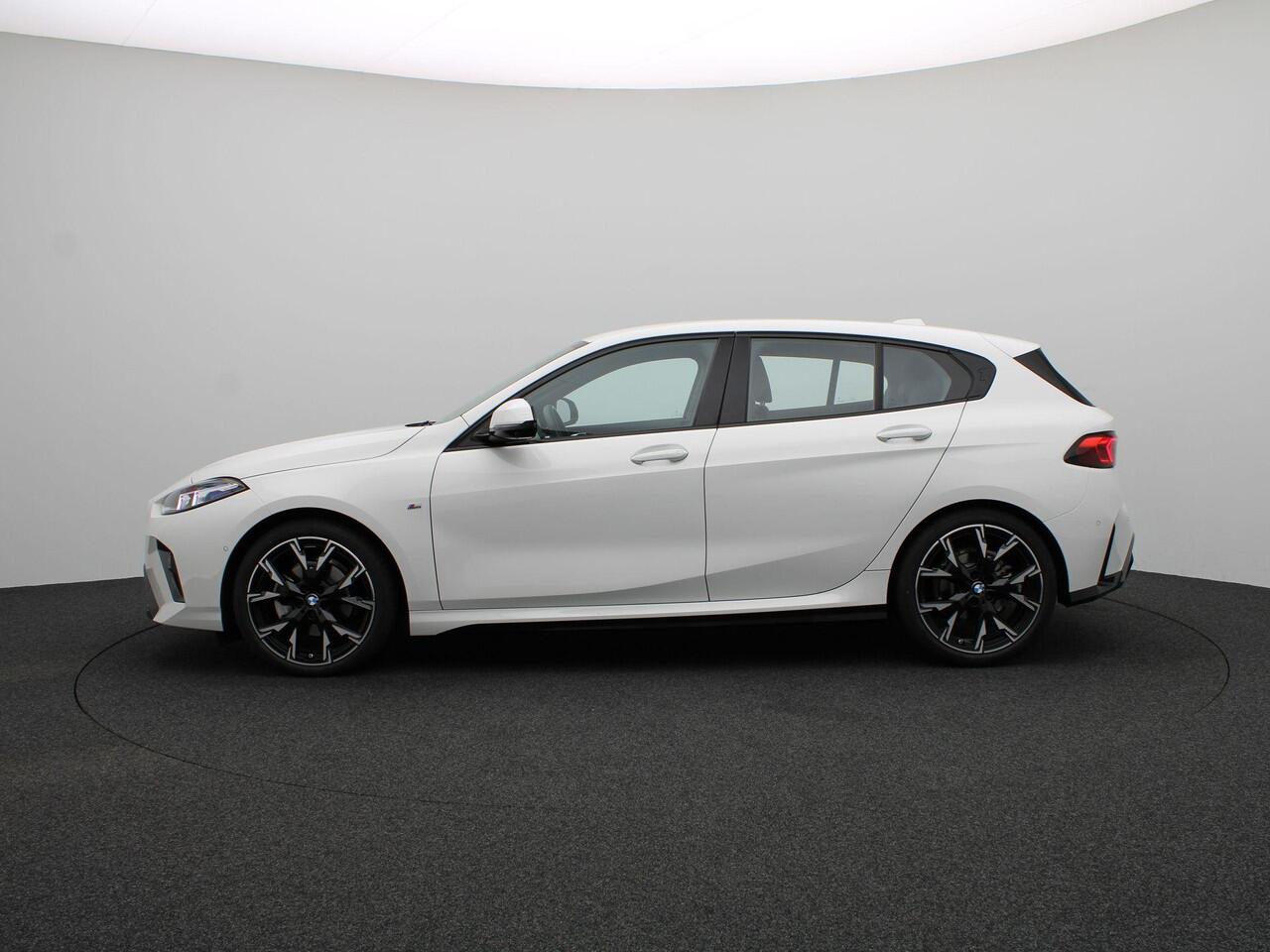 BMW 1-SERIE 120 M Sportpakket | Trekhaak | Adaptief M-onderstel | Elek. Sportstoelen | Parkeerhulpsysteem Plus |19"