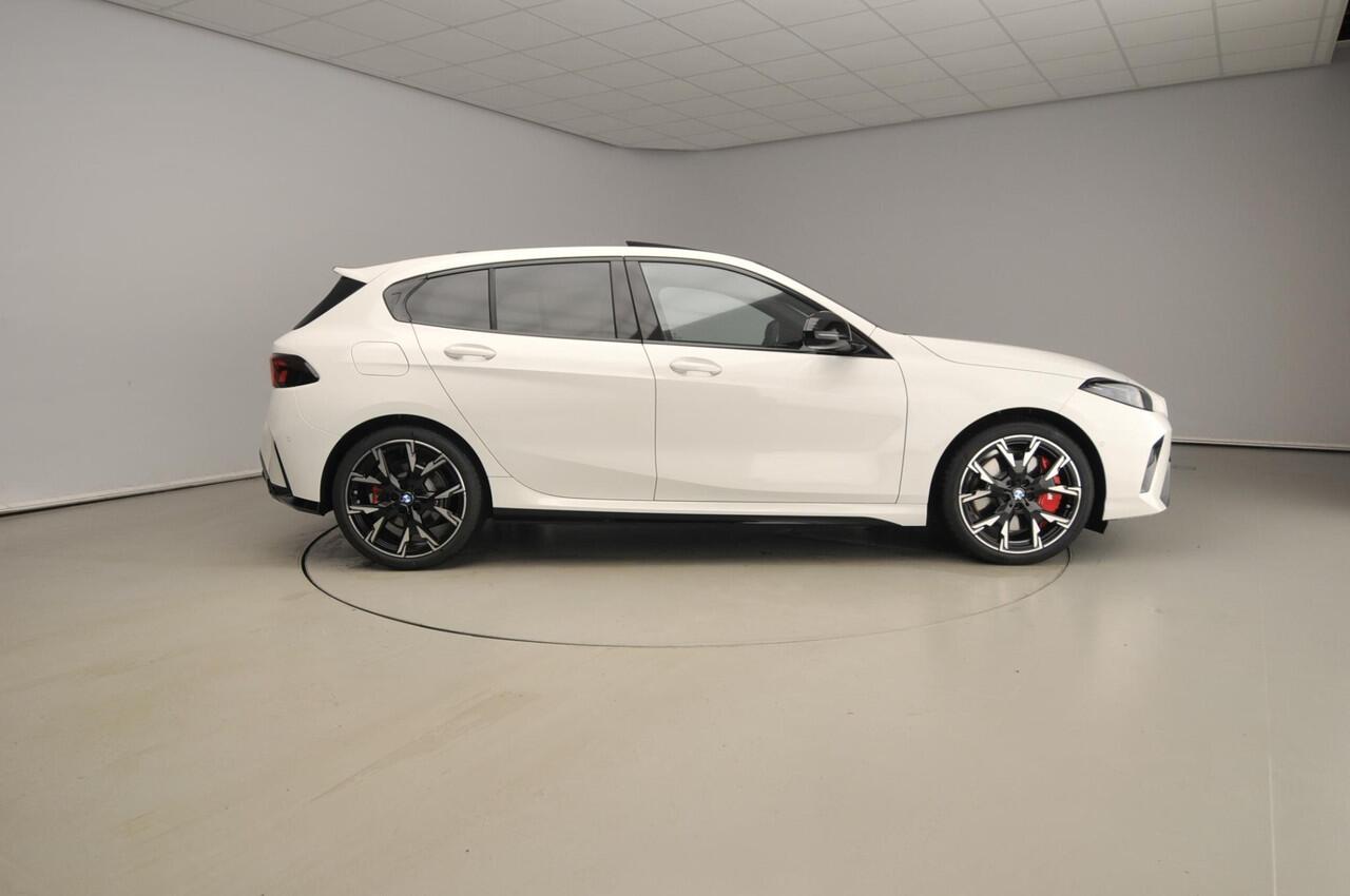BMW 1-SERIE 5-deurs 120 | M Sportpakket Pro | Equipment Pack Pro