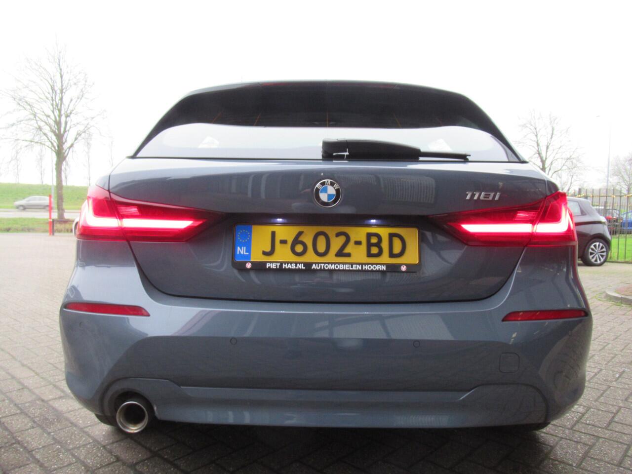 BMW 1-SERIE 118i Executive Edition Automaat. | Clima-Airco | Apple Carplay | Parkeersensoren | Incl. BOVAG Garantie | DAB+ |