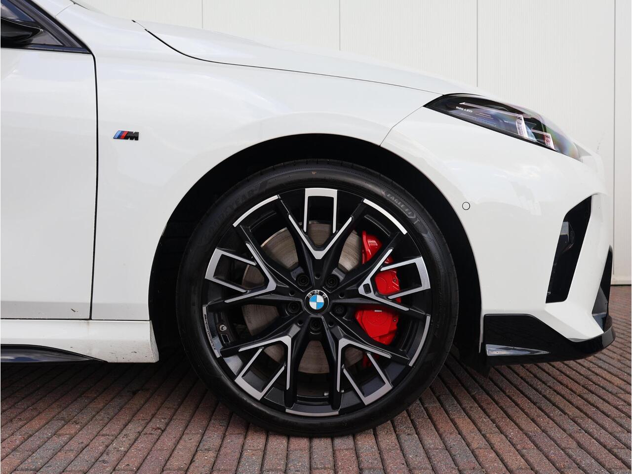 BMW 1-SERIE 120 M Sportpakket Pro / Premium Pack / Harman Kardon / Extra Getint Glas / 19'' M-Performance / M-Performance frontsplitter / | Ekris Selection