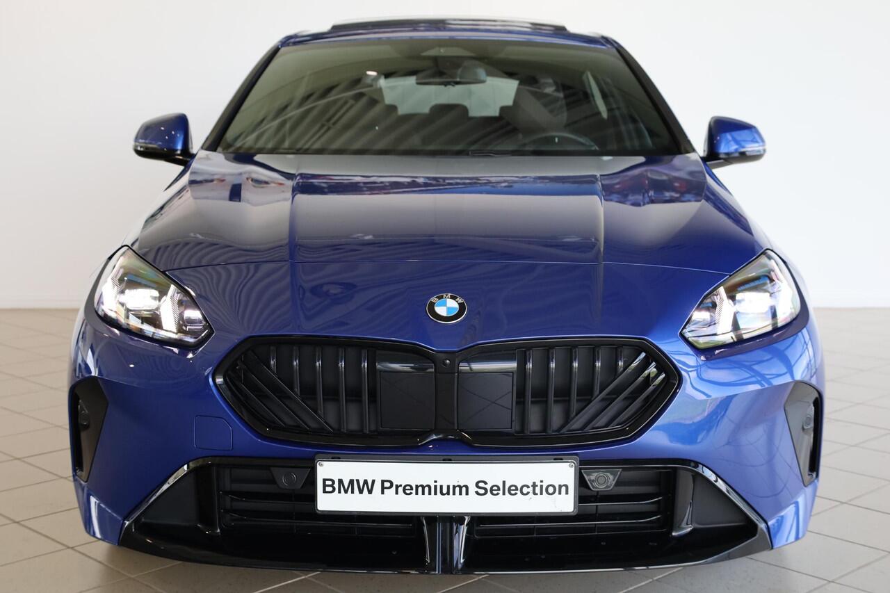 BMW 1-SERIE 120 | M Sportpakket Pro | Premium Pack | Panorama Dak | Trekhaak