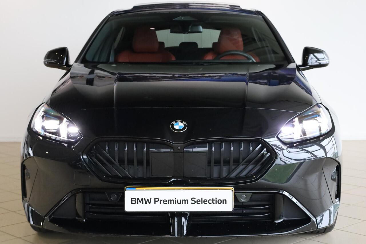 BMW 1-SERIE 120 | M Sportpakket Pro | Premium Pack | Panorama Dak | Trekhaak