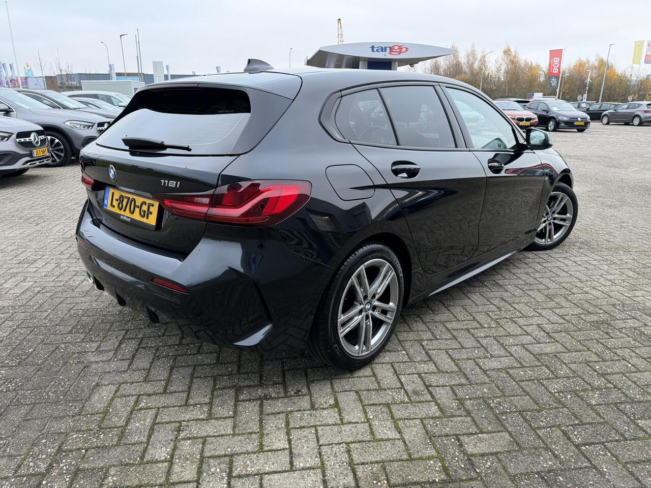 BMW 1-SERIE 118i Automaat M Sport Leer Carplay Cruise Control Adaptieve LED BTW Auto