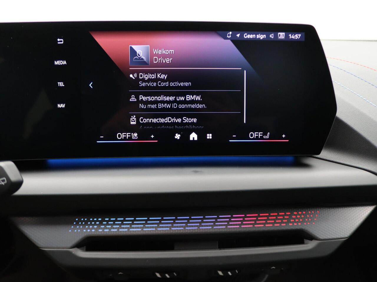 BMW 1-SERIE 120 M Sportpakket | Premium Pack | Stuurwielrand Verwarmd | Achteruitrijcamera | Driving Assistant | 19''