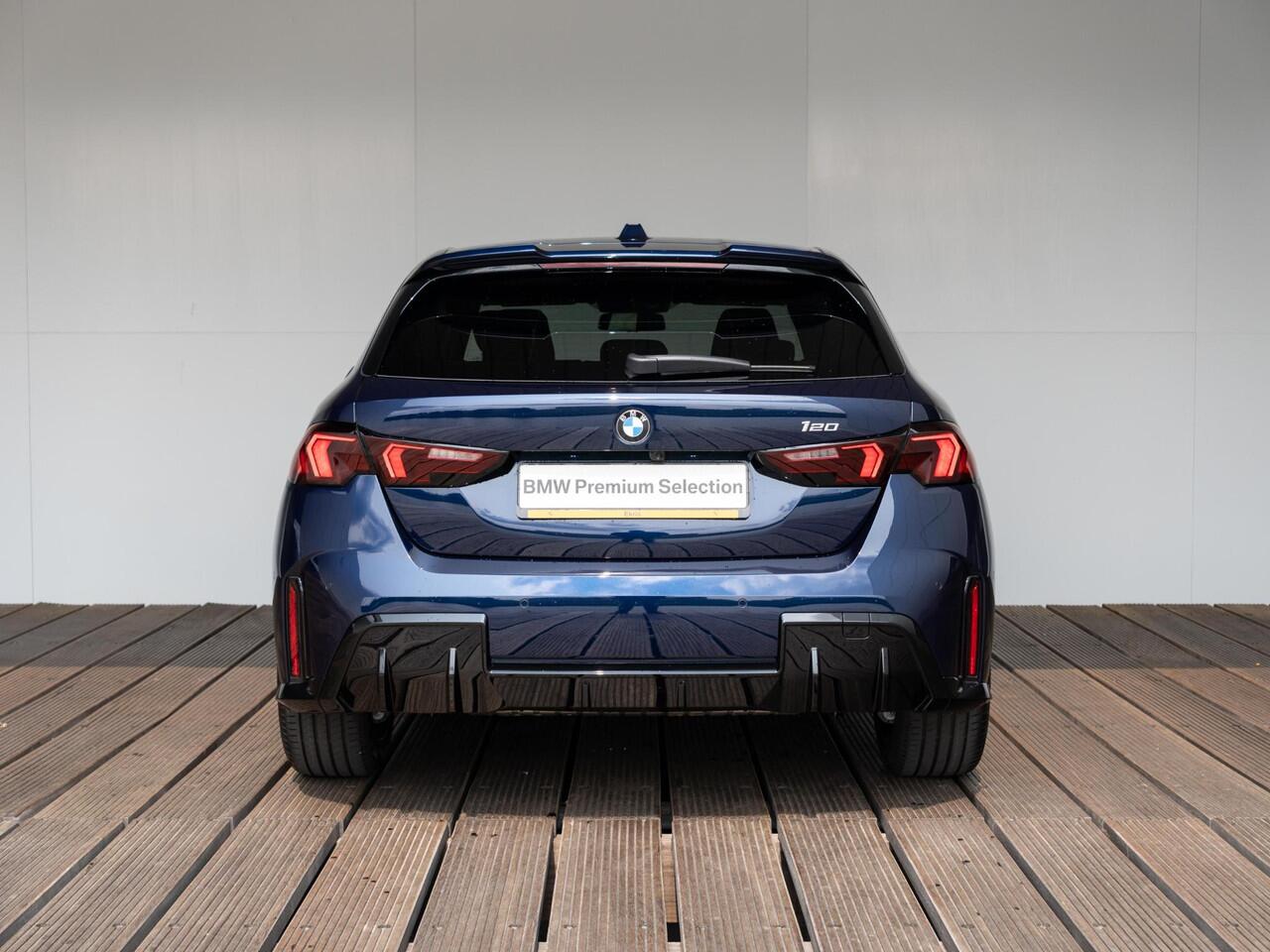 BMW 1-SERIE 120 | M Sportpakket Pro | Premium Pack | Verwarmd Stuurwiel | Comfort Access | Achteruitrijcamera | Stoelverwarming | Harman-Kardon | Ekris Selection