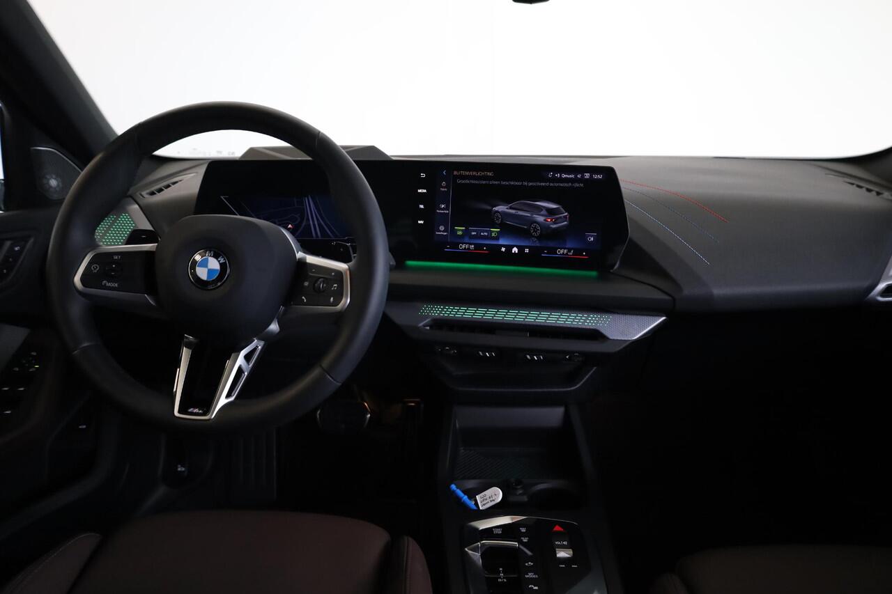 BMW 1-SERIE 120 | M Sportpakket | Innovation Pack | Live Cockpit Professional | Harman/Kardon | Trekhaak