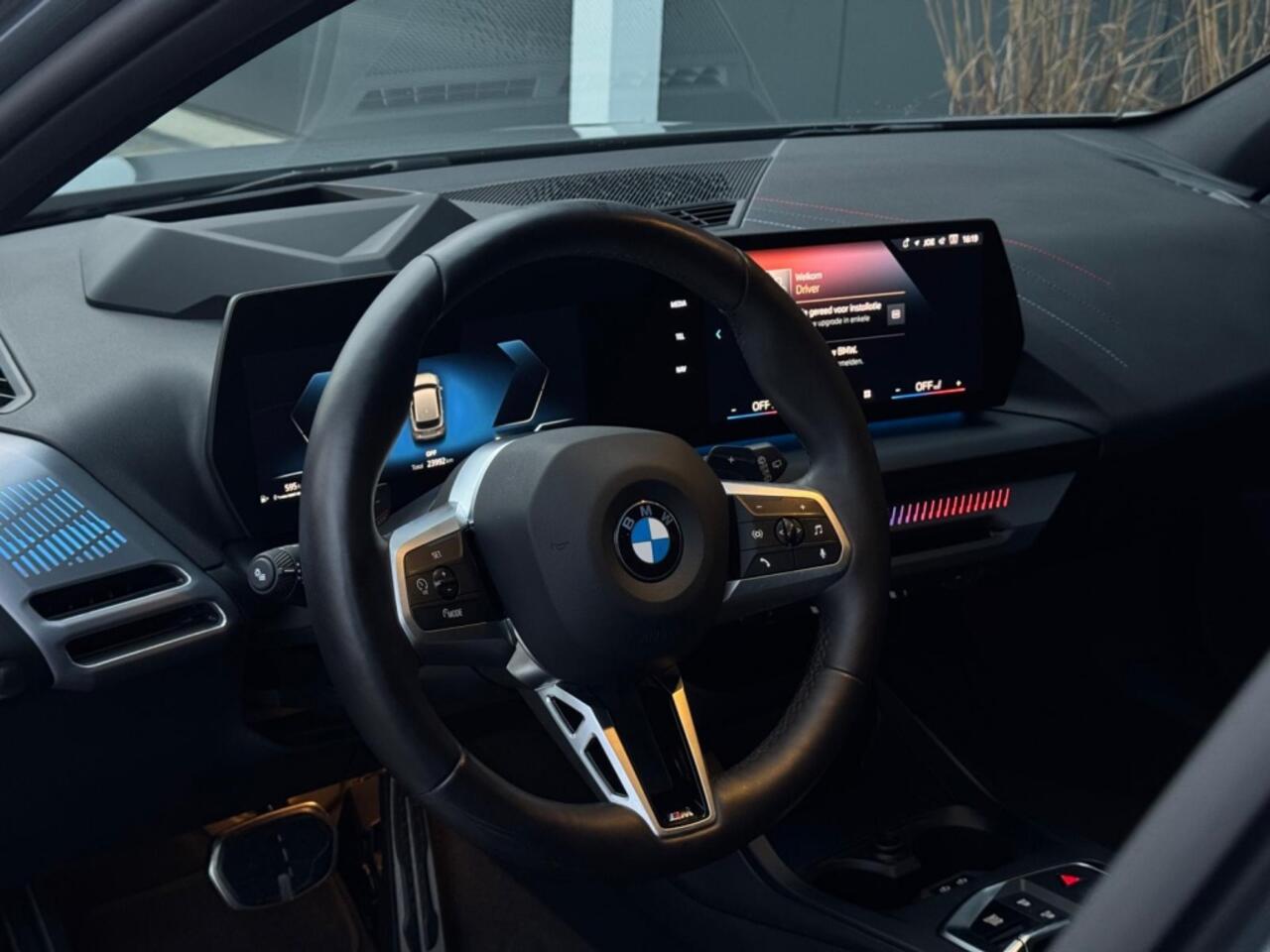 BMW 1-SERIE 120i M PACK 2025 LEDER SPORTVELGEN H&K LED WIDESCREEN