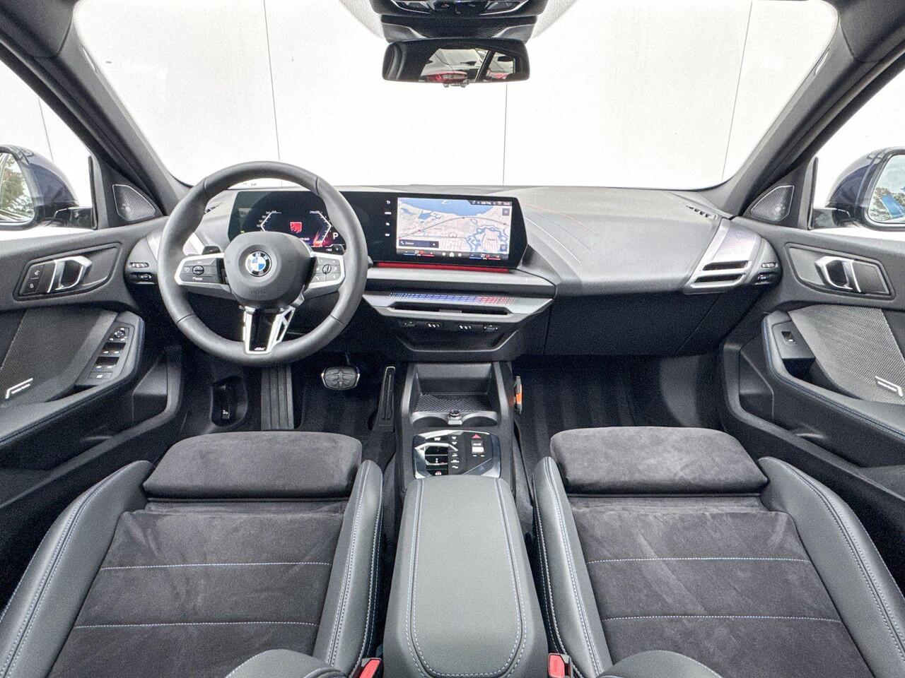 BMW 1-SERIE 123 xDrive | M Sport Pro | Premium Pack | Elektrisch Glazen Panoramadak | Harman Kardon