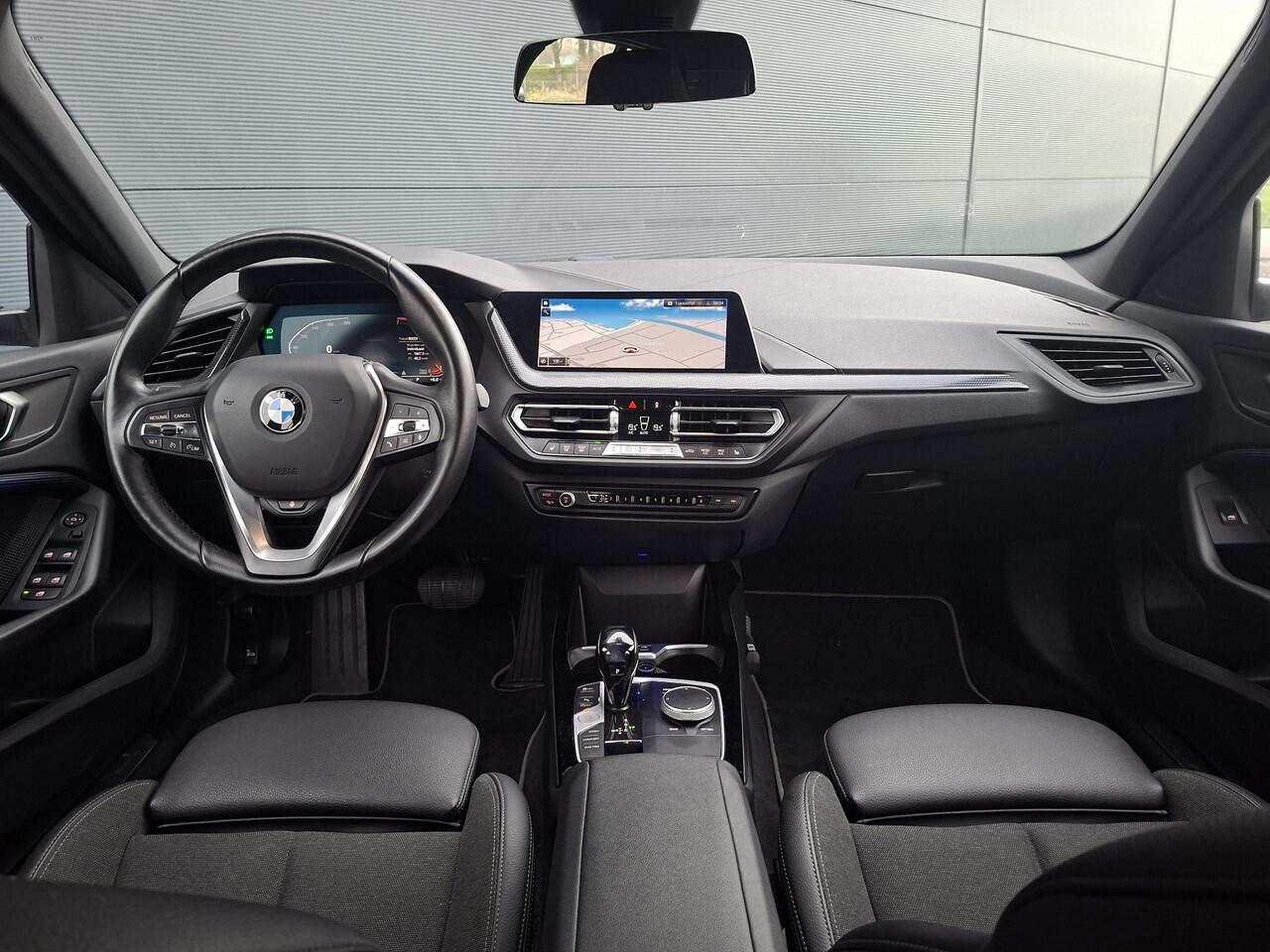 BMW 1-SERIE 118i Business Edition | Sportline | Comfort Pack | LED | Carplay