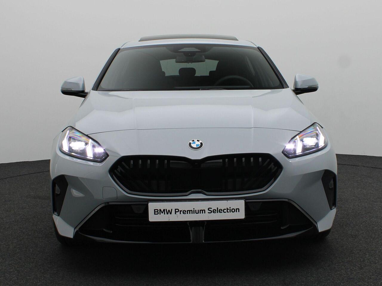 BMW 1-SERIE 120 M Sportpakket Pro | Premium Pack | Stuurwielrand Verwarmd | M Adaptief onderstel | Panoramadak | Driving Assistant | Harman Kardon | 19'' | Ekris Selection