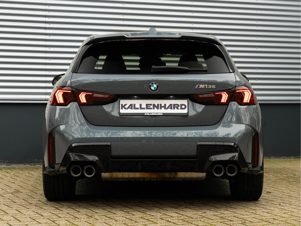 BMW 1-SERIE M135 xDrive M-Sport Pro - Pano - Harman Kardon - Driving Ass Plus