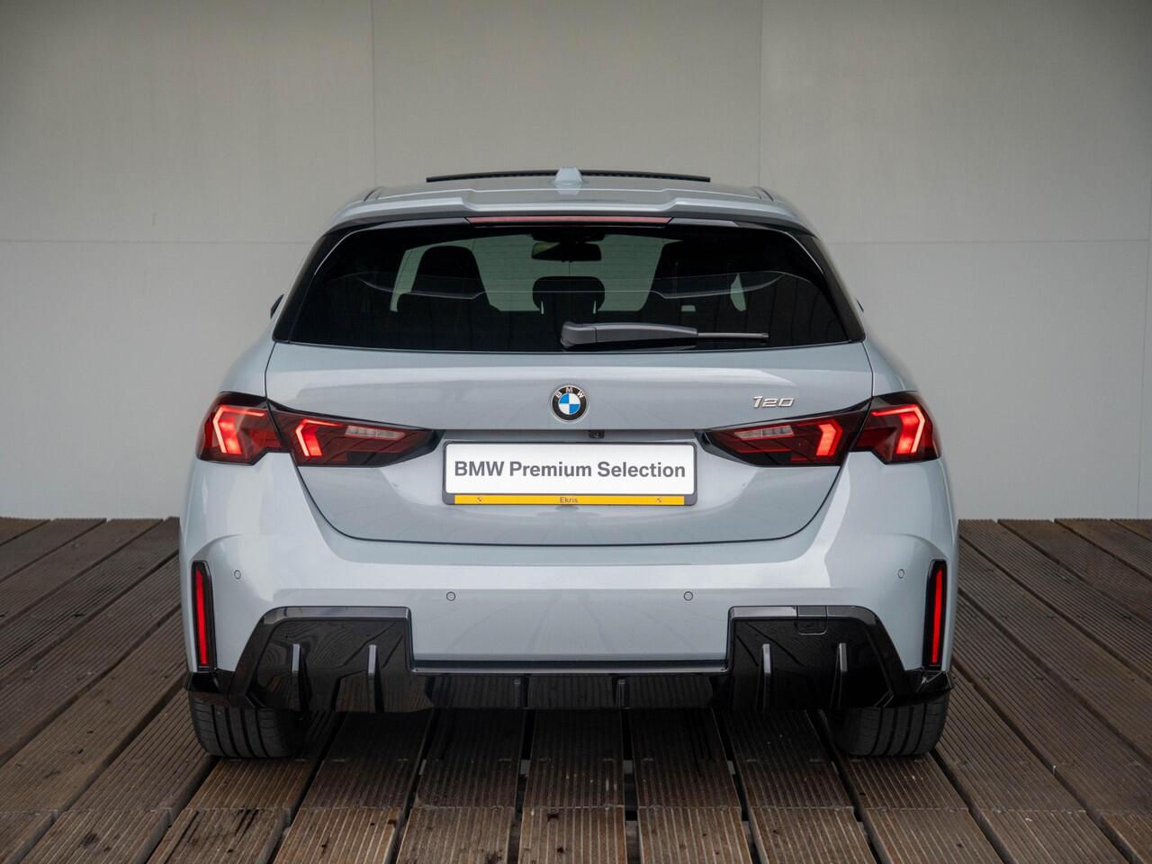 BMW 1-SERIE 120 | M Sportpakket Pro | Premium Pack | Verwarmd Stuurwiel | Comfort Access | Achteruitrijcamera | Panoramadak | Isofix | Stoelverwarming | Harman-Kardon | Parking Assistant | 19'' | Ekris Selection