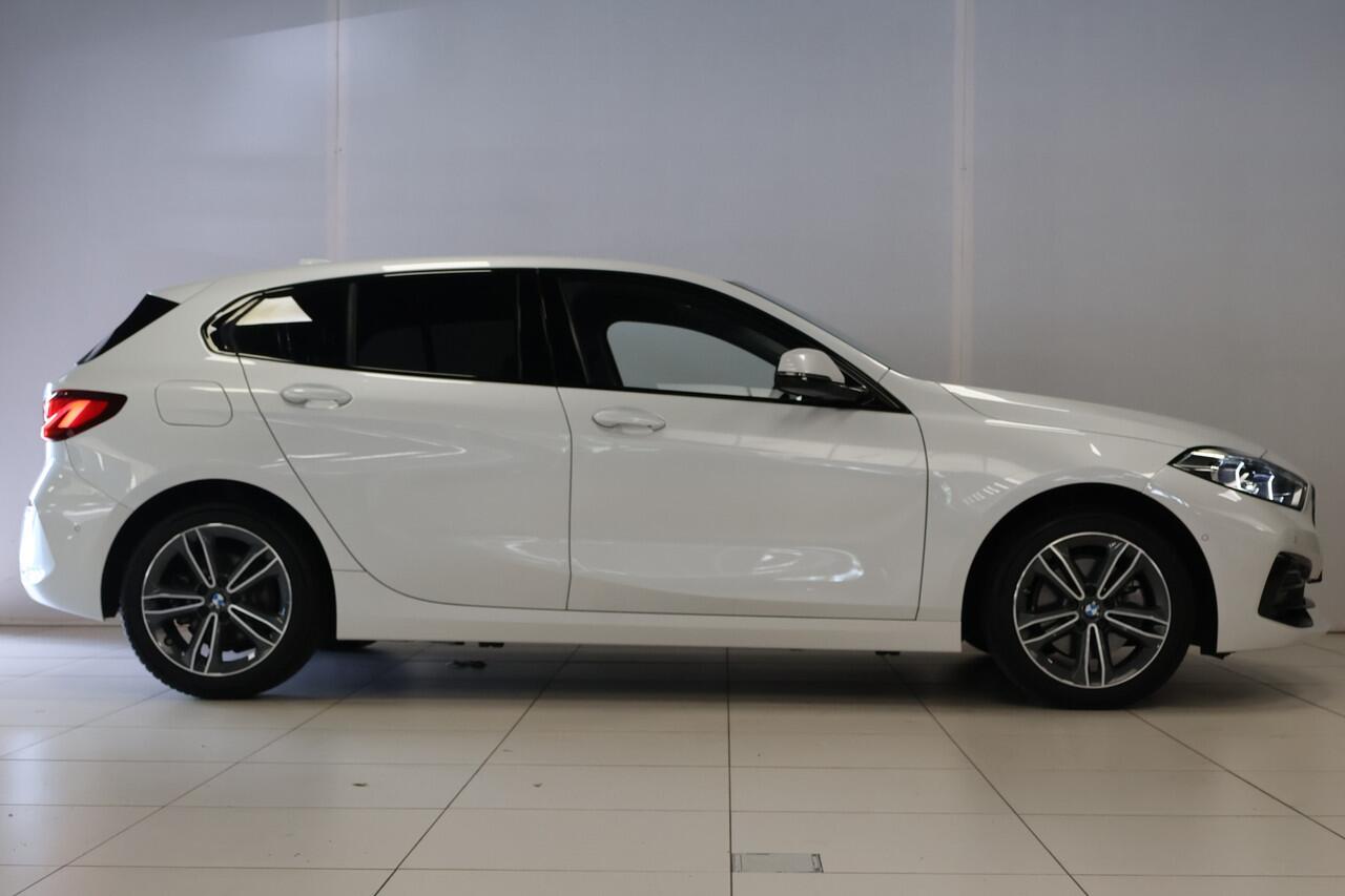 BMW 1-SERIE 118i | LED | Automaat | Clima | Camera | .