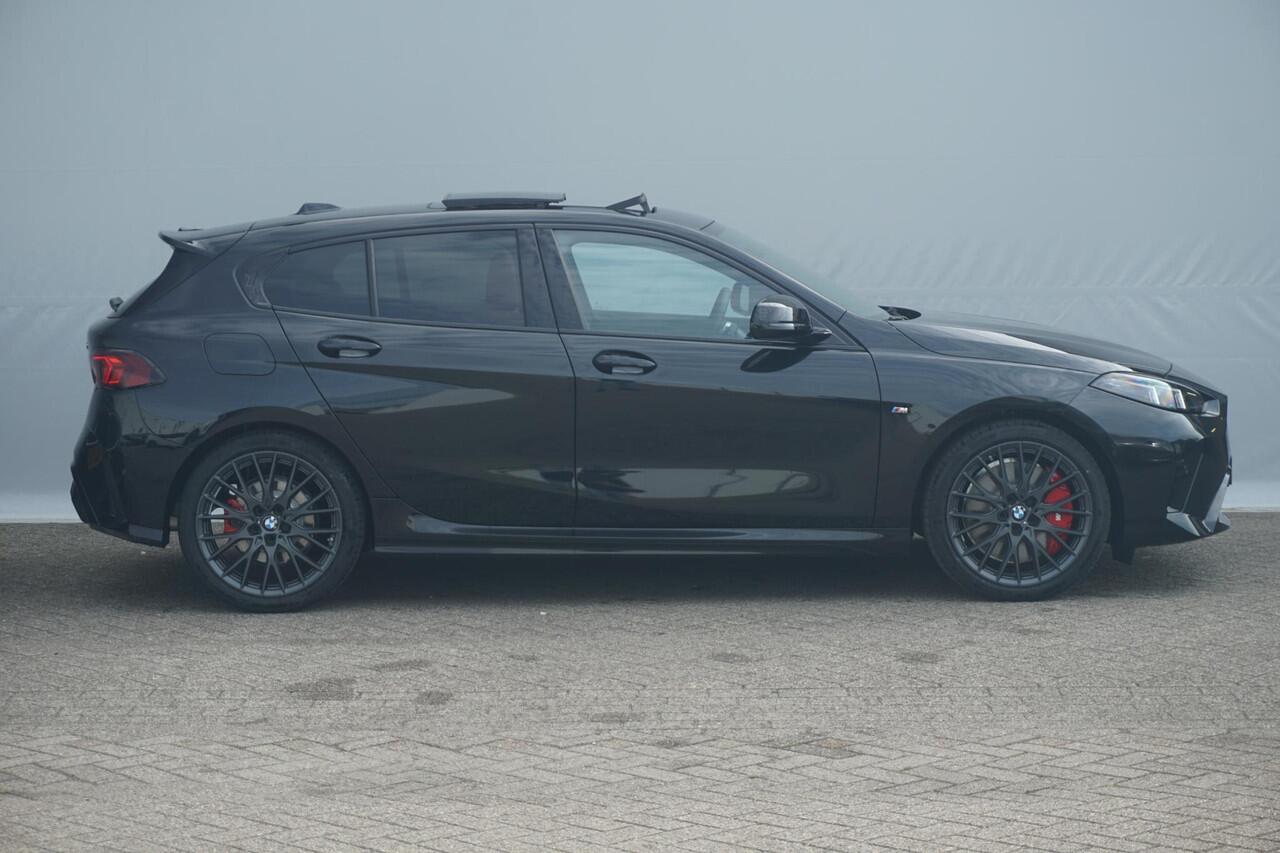 BMW 1-SERIE 5-deurs 120 M Sportpakket Pro 19'' / Harman Kardon / Panoramadak / Comfort Acces