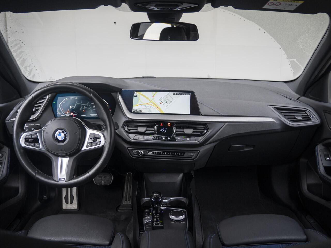 BMW 1-SERIE 5-deurs 118i | M Sportpakket | 17 inch | Sportstoelen | Cruise Control | Lichtpakket | Live Cockpit Professional