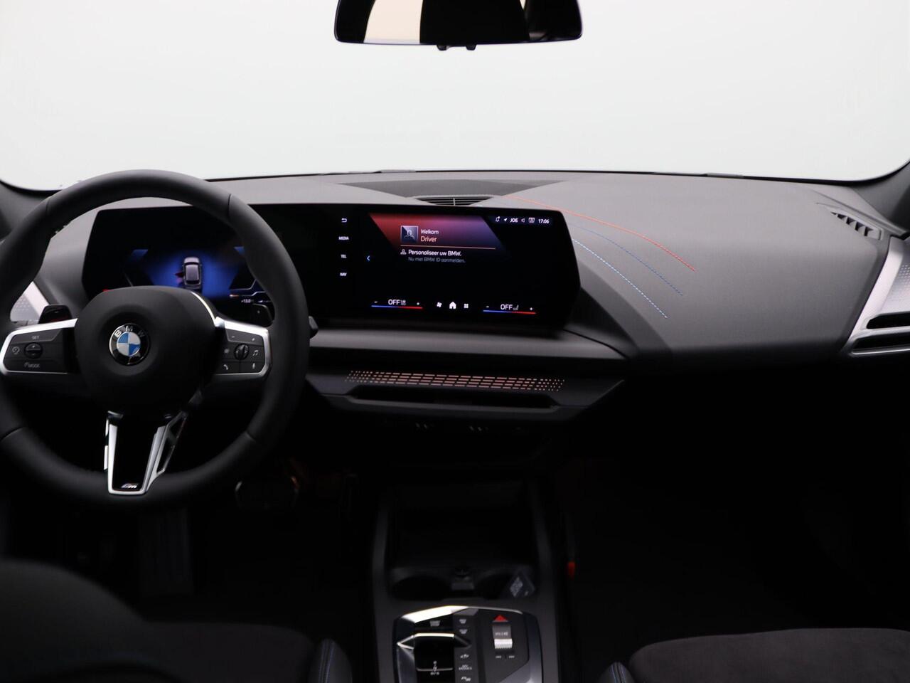 BMW 1-SERIE 120 M Sportpakket | Premium Pack | Stuurwielrand Verwarmd | Comfort Access | Driving Assistant | 18''