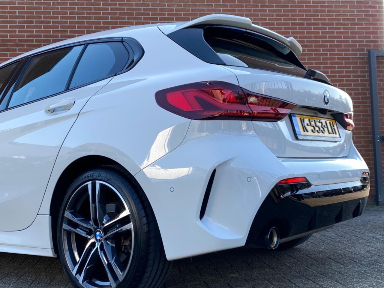 BMW 1-SERIE 118I EXECUTIVE EDITION M-SPORTPAKKET NAVI CRUISE CARPLAY CAMERA HALF LEDER