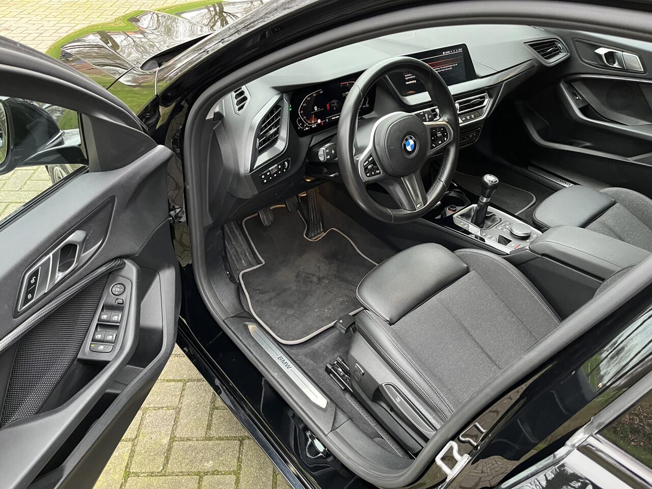 BMW 1-SERIE 118i Business Edition | DEALER OH | CARPLAY | CLIMA | CRUISE | NAVI | PDC V&A | VIRTUAL COCKPIT