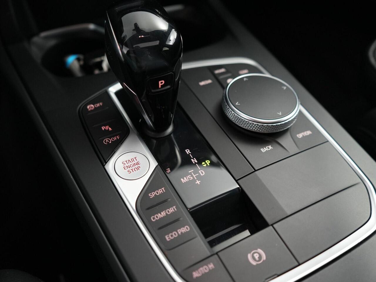 BMW 1-SERIE 118i Corporate High Executive | M sport | 18inch | Pano | Black |