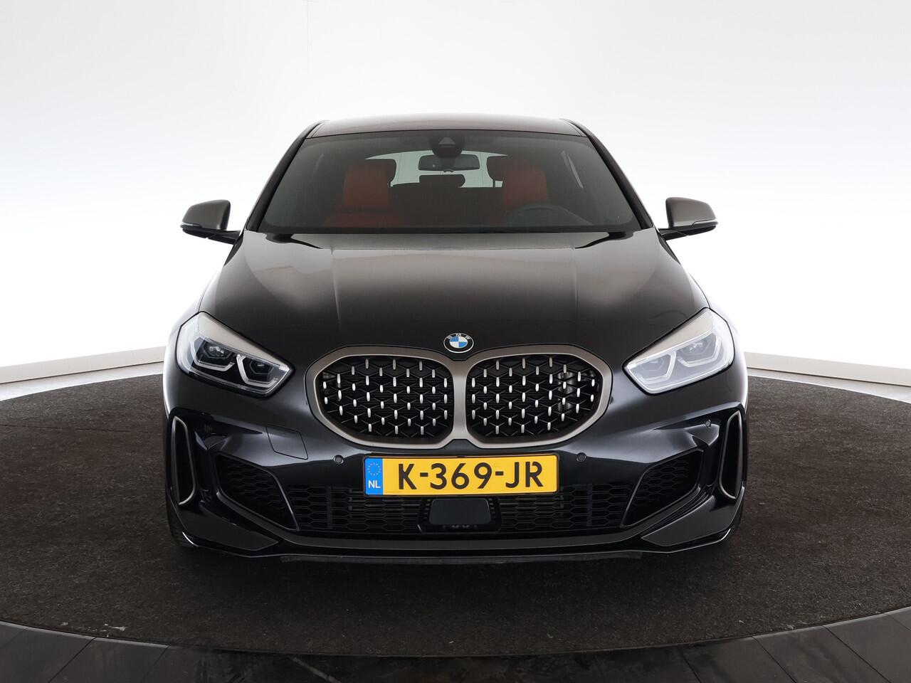 BMW 1-SERIE M135i xDrive High Executive Edition | Leder | H&K | HUD | Camera |*