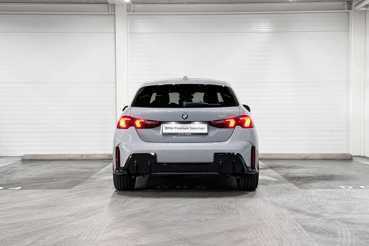 BMW 1-SERIE 120 | M-Sport | Premium Pack | Driving Assistant | Harman/Kardon | Panoramadak | Comfort Access | Selections