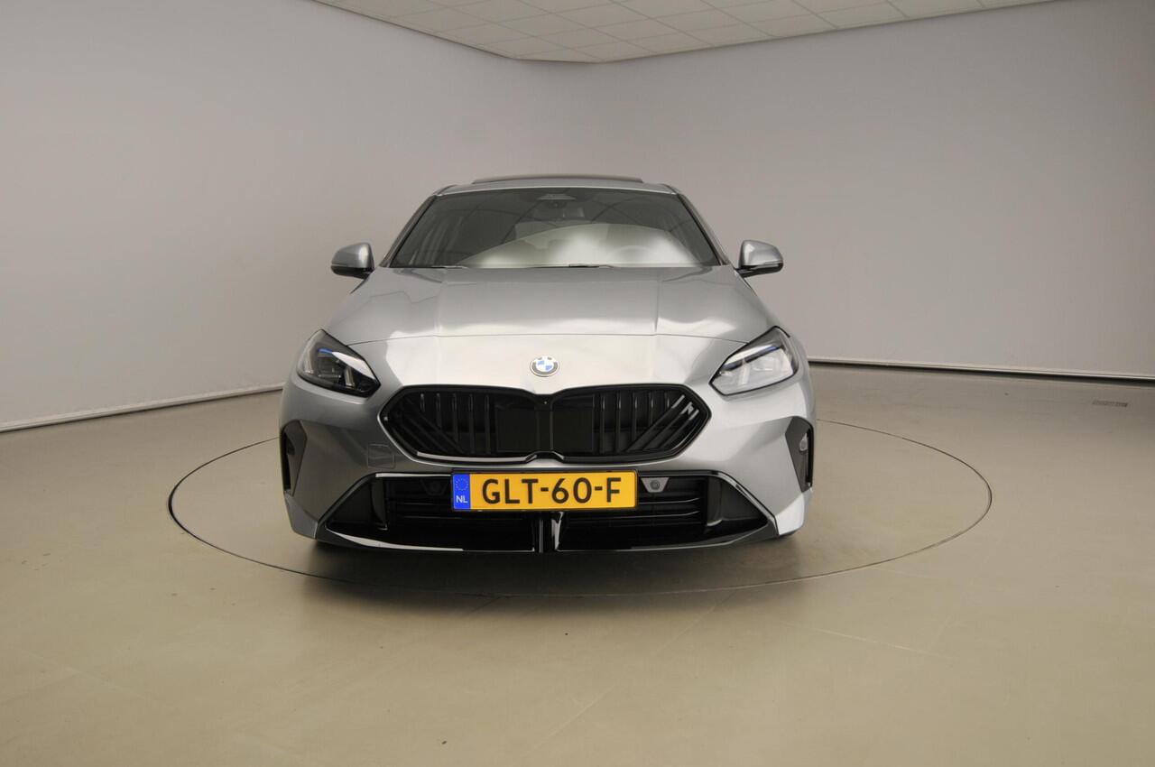 BMW 1-SERIE 120 | M-Sportpakket | LED | Navigatie | Schuifdak | Keyles go | Active cruise | DAB | Harman-kardon sound | Alu 18 inch