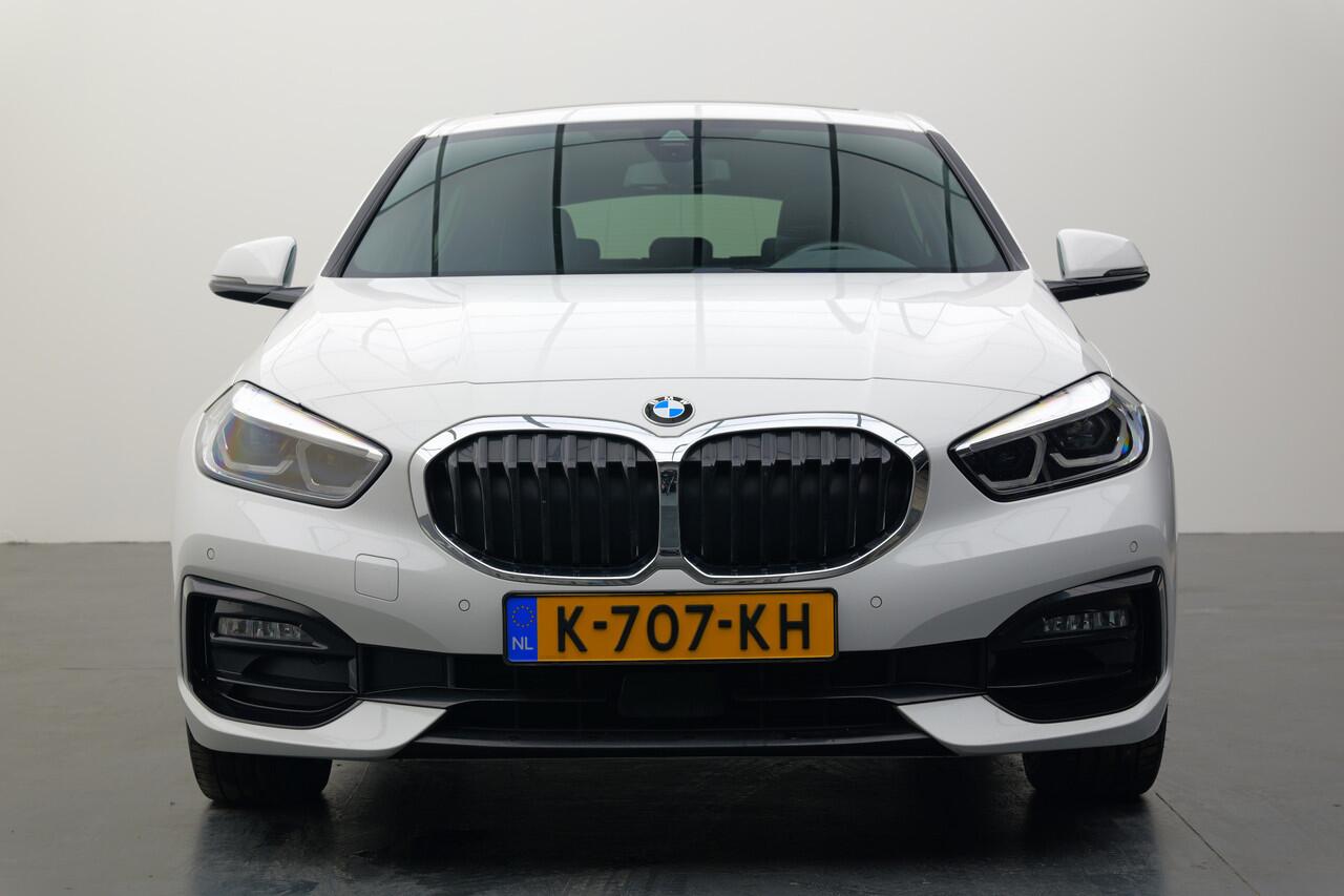 BMW 1-SERIE 118i Executive Edition | Pano | Stoelverwarming | Half leer