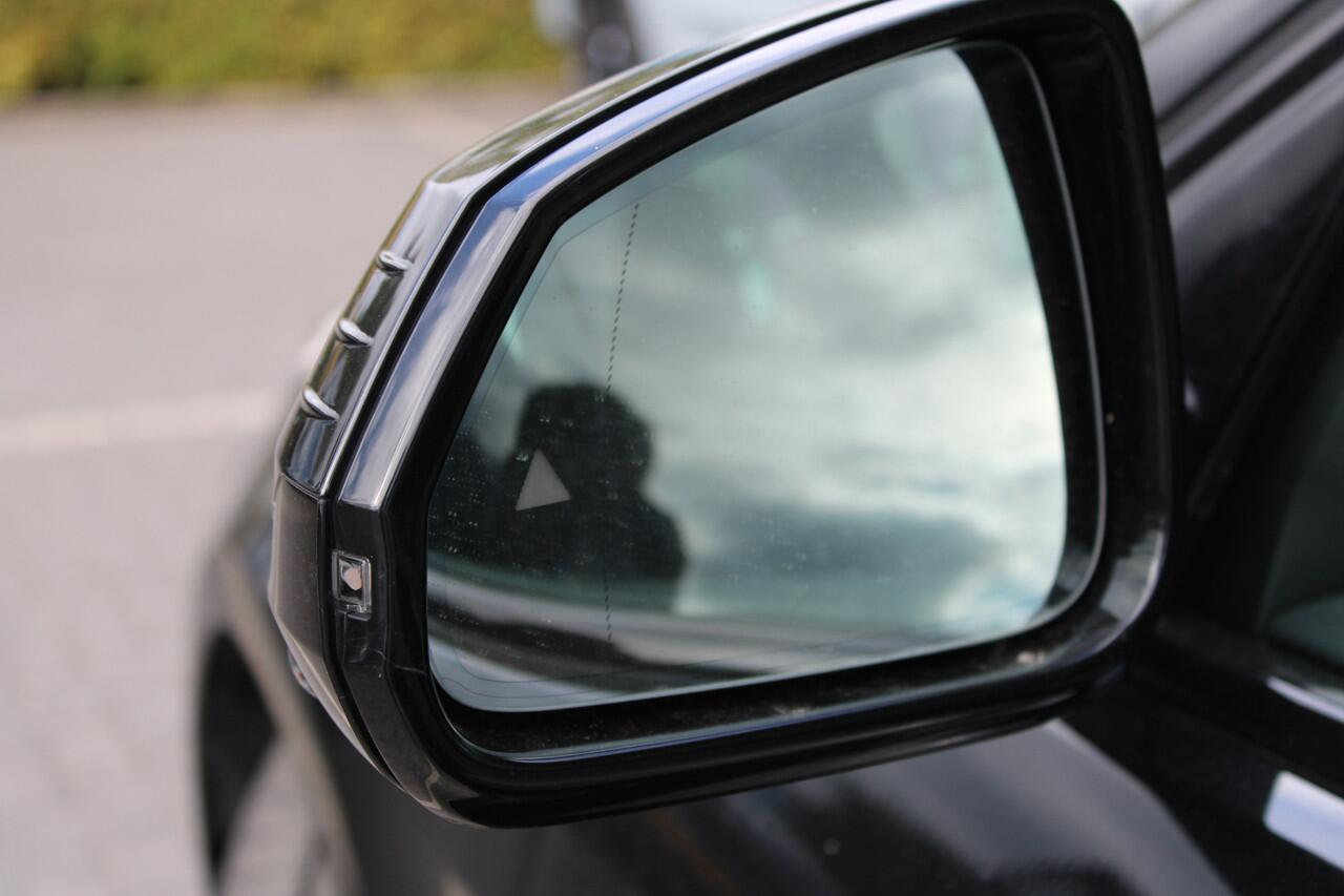 BMW 1-SERIE 120 M Sport Automaat / Sportstoelen / M Adaptief onderstel / Comfort Access / Head-Up / Harman-Kardon