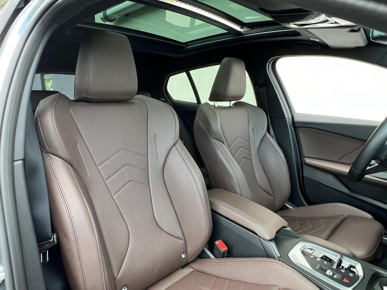 BMW 1-SERIE 120i 5drs. M-Sportpakket | Trekhaak | Harman/Kardon | Driving Assistant Plus | Panoramadak