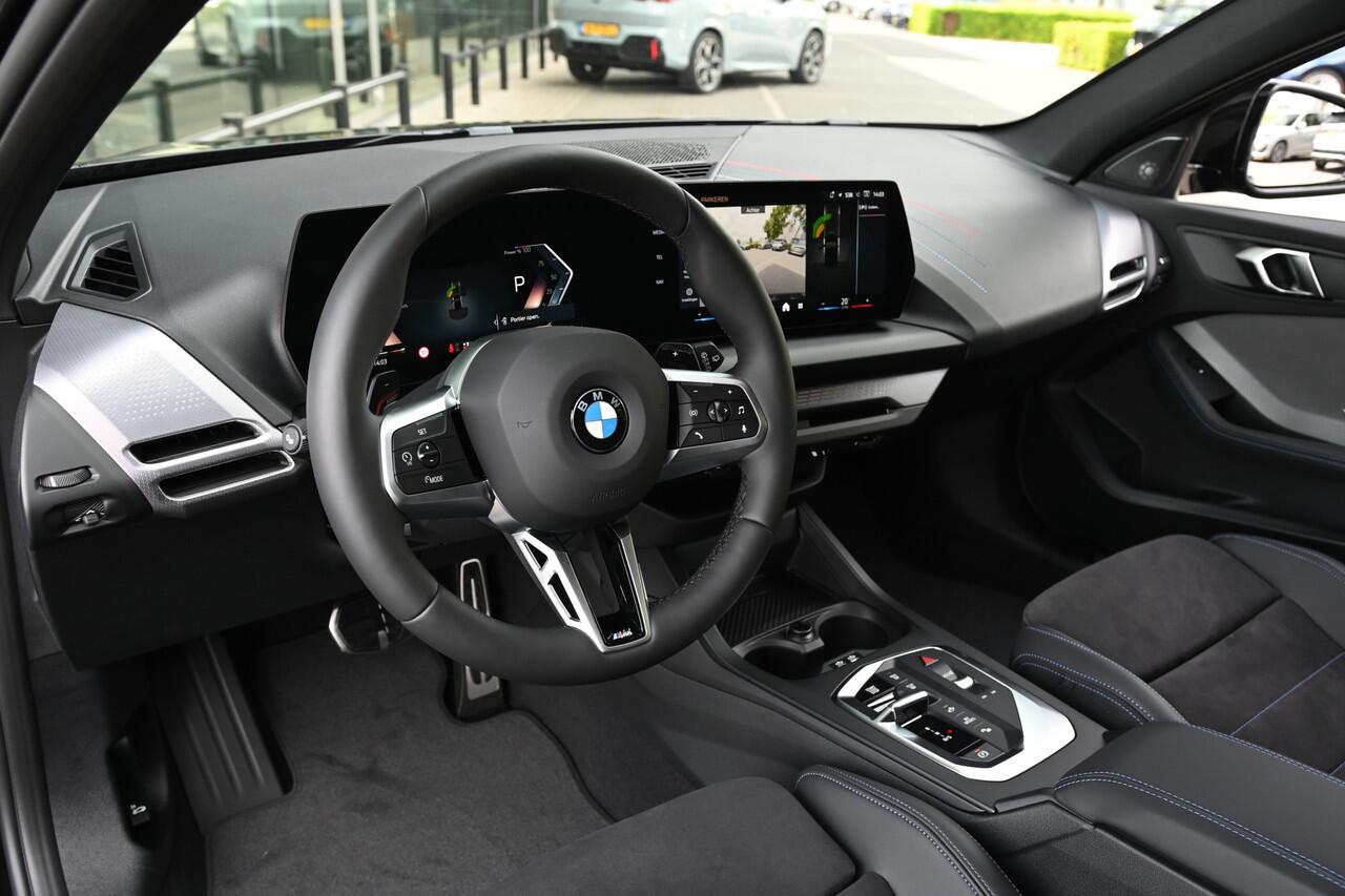 BMW 1-SERIE 120 M Sport Automaat / Sportstoelen / Adaptieve LED / M Adaptief onderstel / Comfort Access / Parking Assistant